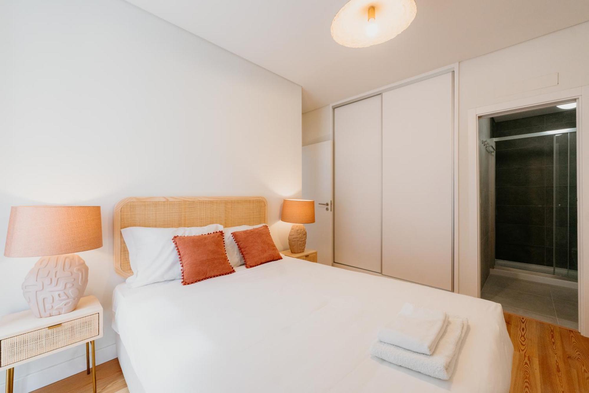Mary Orange - No 236 Rc E - Elegant Two-bedroom Urban Retreat Apartment Lissabon